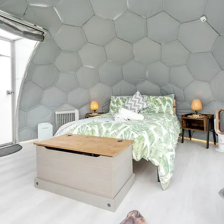 Deerstone Glamping-ingleborough Hill Dome-hot Tub