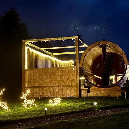 Deerstone Glamping-ingleborough Hill Dome-hot Tub * Earby