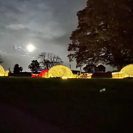 Lüks kamp alanı Deerstone Glamping-ingleborough Hill Dome-hot Tub