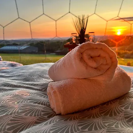 Deerstone Glamping-ingleborough Hill Dome-hot Tub Lüks kamp alanı *
