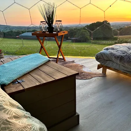 Deerstone Glamping-ingleborough Hill Dome-hot Tub