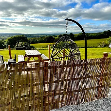 Deerstone Glamping-ingleborough Hill Dome-hot Tub Lüks kamp alanı *