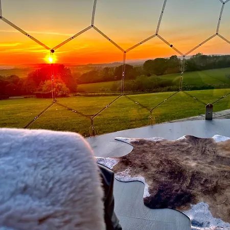Deerstone Glamping-ingleborough Hill Dome-hot Tub
