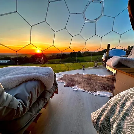 Luksusowy namiot Deerstone Glamping-ingleborough Hill Dome-hot Tub