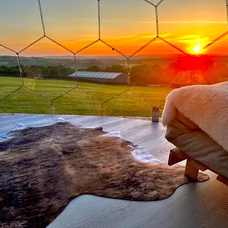 Deerstone Glamping-ingleborough Hill Dome-hot Tub Lüks kamp alanı