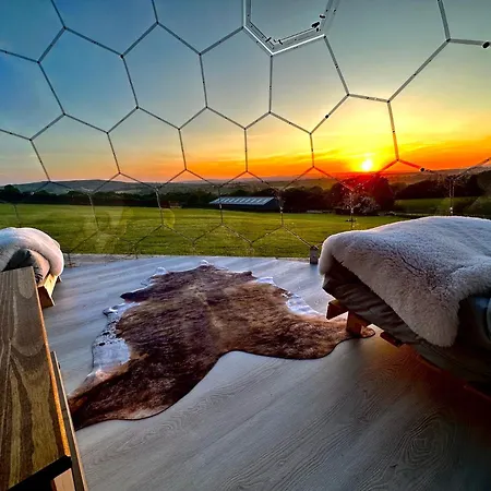 Deerstone Glamping-ingleborough Hill Dome-hot Tub *