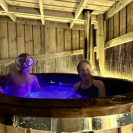 Deerstone Glamping-ingleborough Hill Dome-hot Tub Lüks kamp alanı Earby