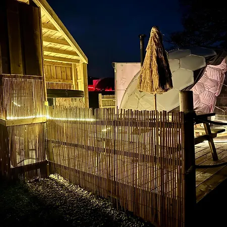 Deerstone Glamping-ingleborough Hill Dome-hot Tub Lüks kamp alanı *