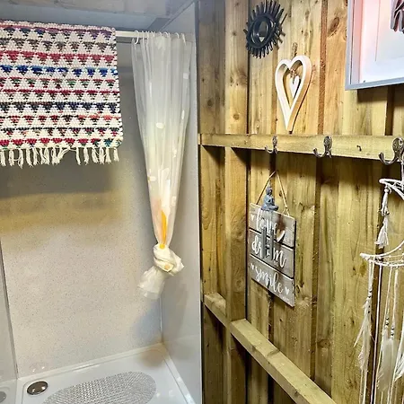 Deerstone Glamping-ingleborough Hill Dome-hot Tub * Earby