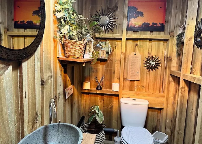 Deerstone Glamping-ingleborough Hill Dome-hot Tub * Earby