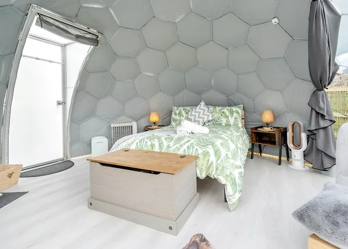 Deerstone Glamping-ingleborough Hill Dome-hot Tub