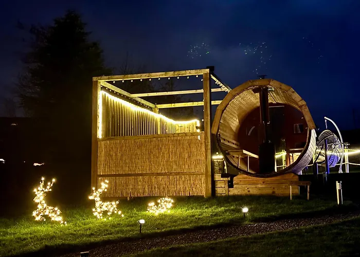 Deerstone Glamping-ingleborough Hill Dome-hot Tub * Earby