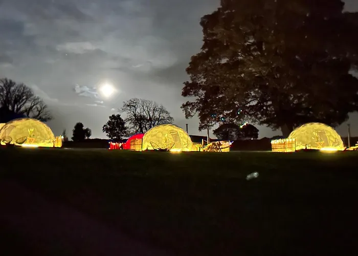 Luxury tent Deerstone Glamping-ingleborough Hill Dome-hot Tub