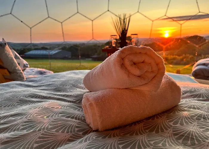 Deerstone Glamping-ingleborough Hill Dome-hot Tub Luxury tent *