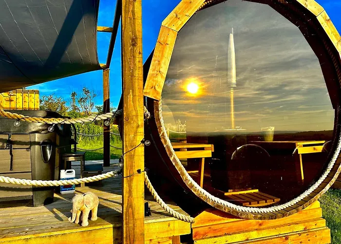 Luxury tent Deerstone Glamping-ingleborough Hill Dome-hot Tub Earby