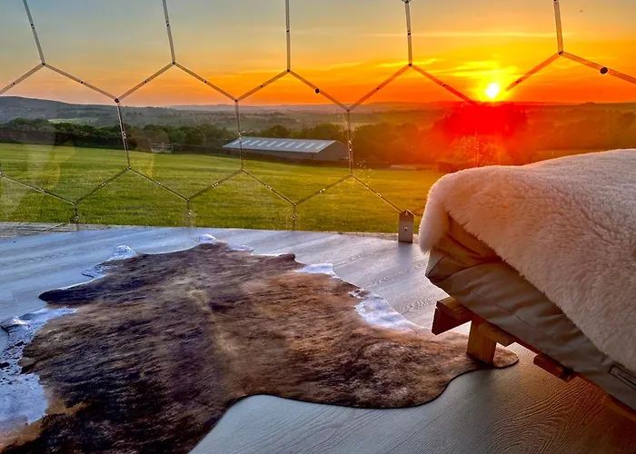 Deerstone Glamping-ingleborough Hill Dome-hot Tub Luxury tent