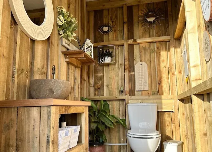 Deerstone Glamping-ingleborough Hill Dome-hot Tub