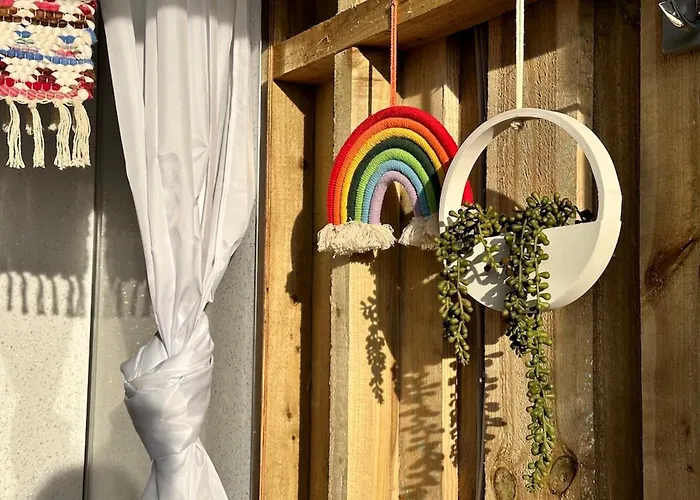 Deerstone Glamping-ingleborough Hill Dome-hot Tub Luxury tent Earby