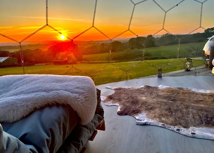 Deerstone Glamping-ingleborough Hill Dome-hot Tub * Earby