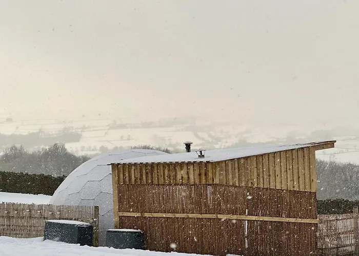 Luxury tent Deerstone Glamping-ingleborough Hill Dome-hot Tub *