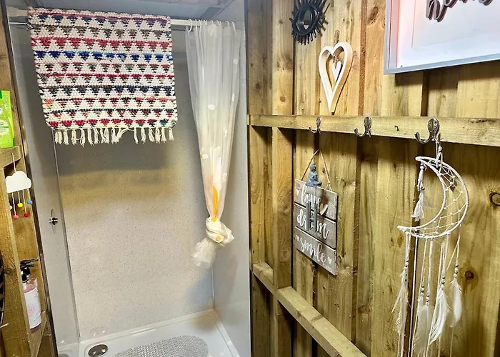 Deerstone Glamping-ingleborough Hill Dome-hot Tub * Earby